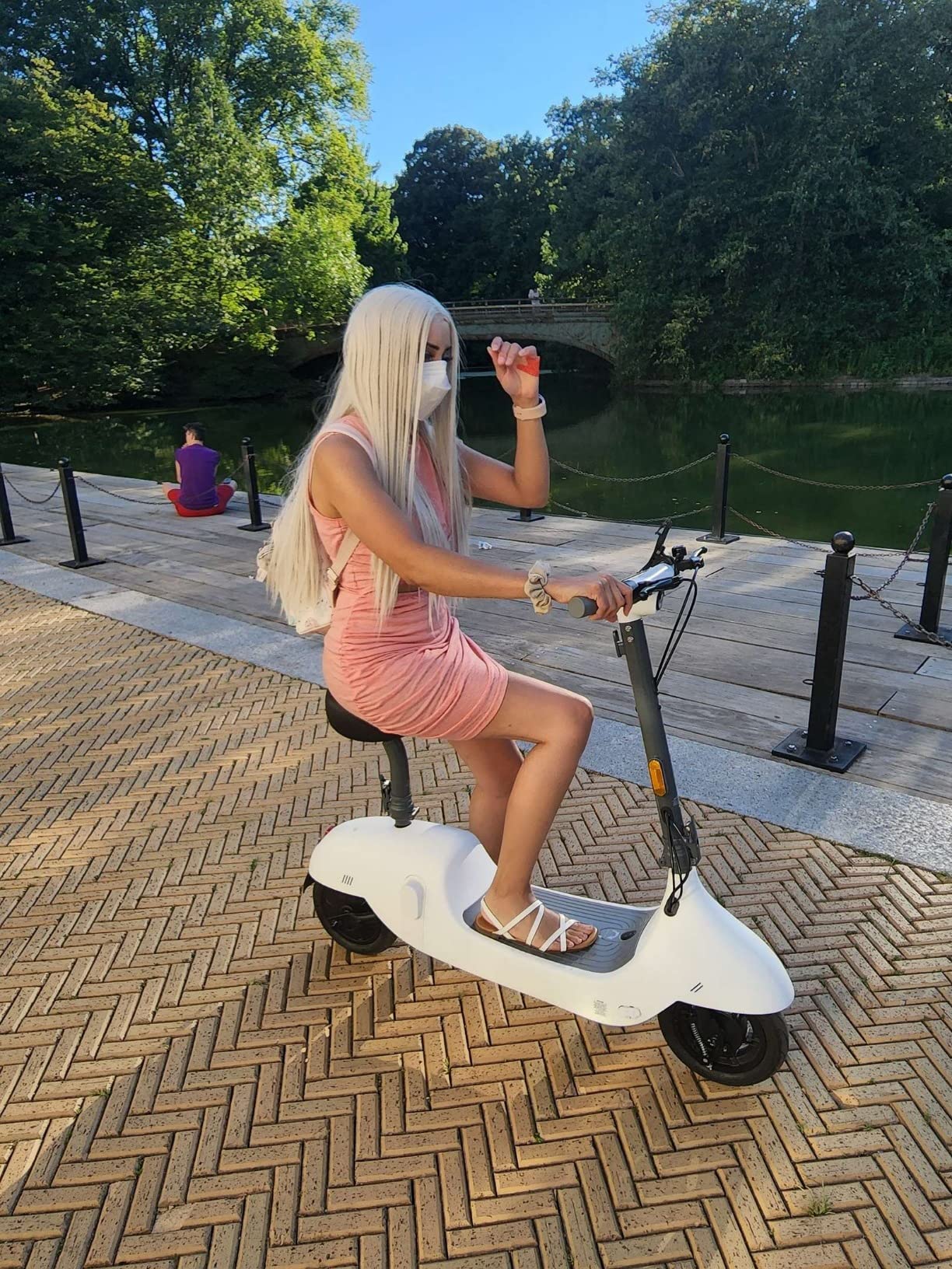 【Bicycle】Electric Scooter with Seat, Up to 25-34 Miles Range & 15.5MPH